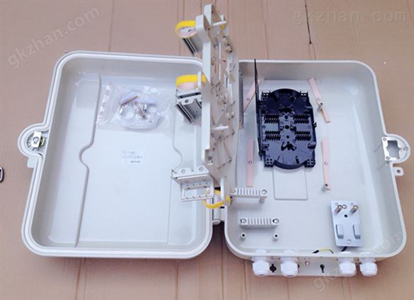 FTTH室外抱杆 壁挂SMC32芯光分路器箱