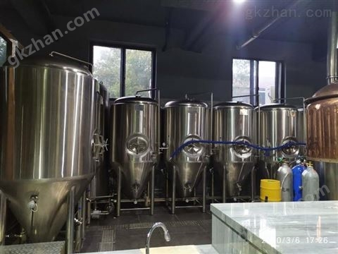 万喜堂app下载彩票 江苏酒馆小型1000升精酿原浆啤酒设备